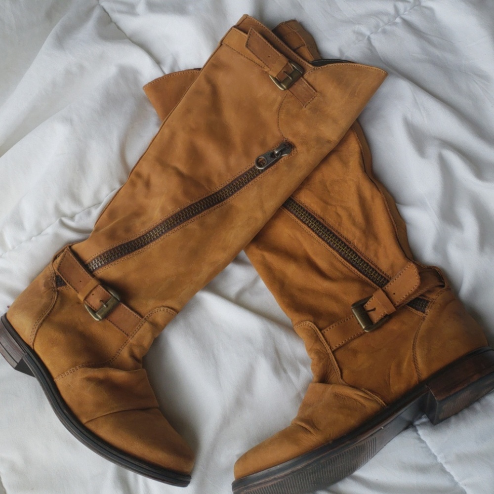 Steve Madden ♥️ Host Pick♥️Tall brown boot
